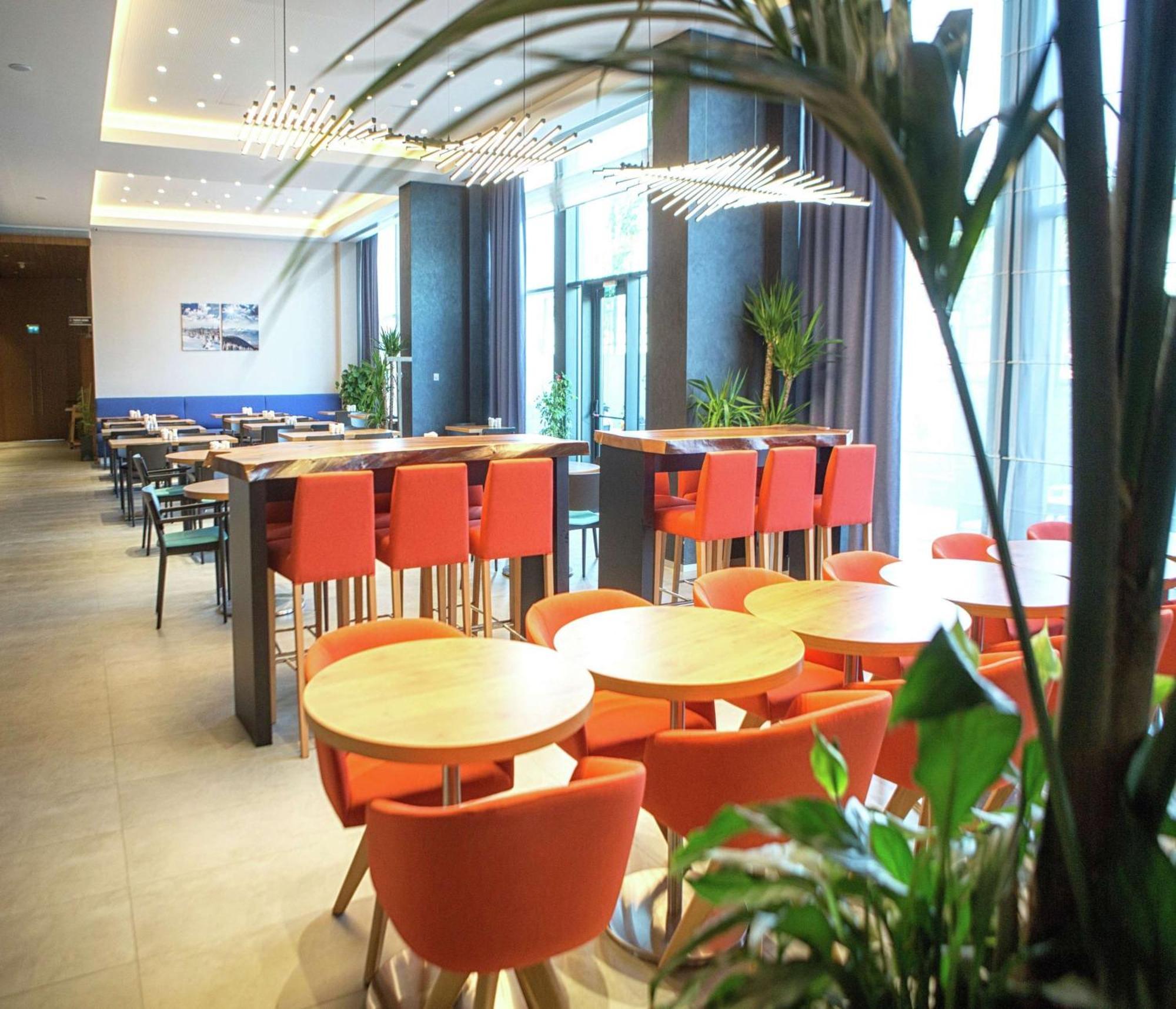 Hotel Hampton By Hilton 4*