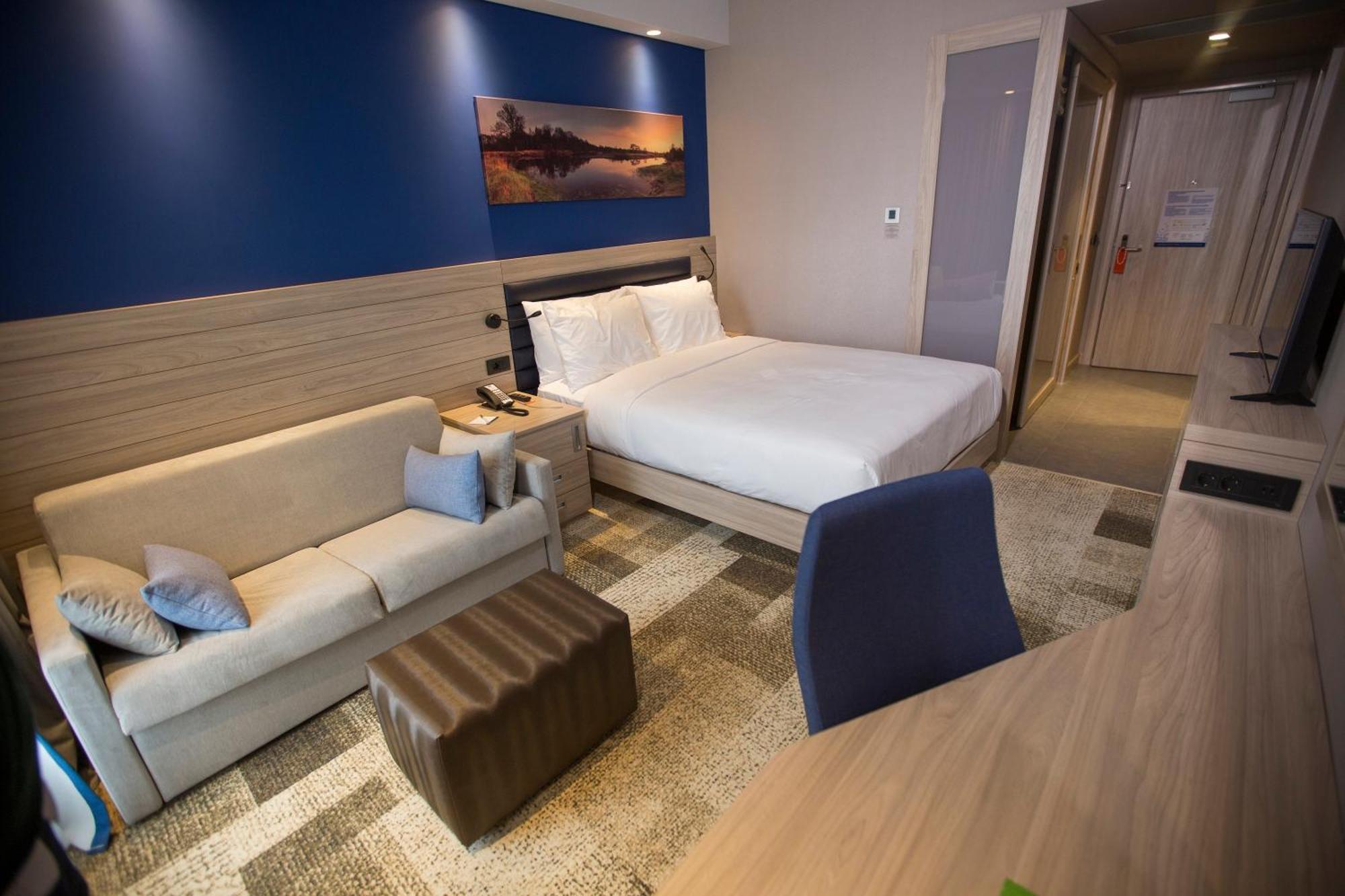Hotel Hampton By Hilton 4*